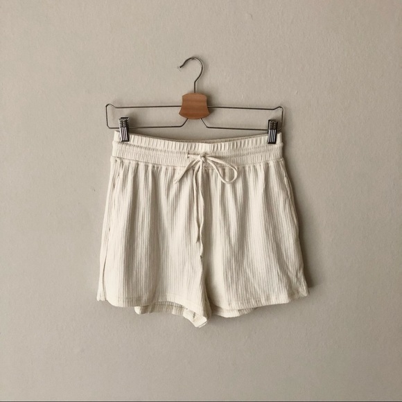 WEST OF MELROSE Kickin' It Casual Ribbed Shorts in Cream M - Picture 5 of 11